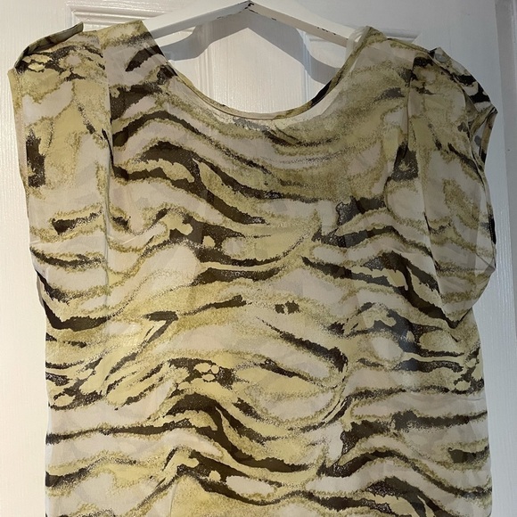 FINAL Touch Tan Zebra striped 🦓  
blouse NWOT - Picture 6 of 11